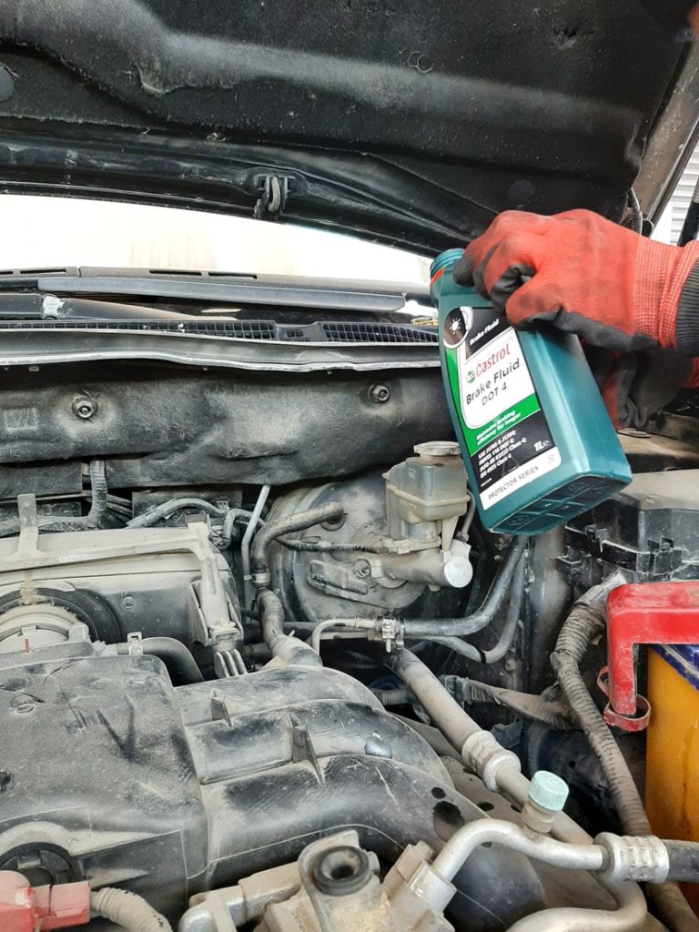 Замена тормозной жидкости Subaru Tribeca в Анапе