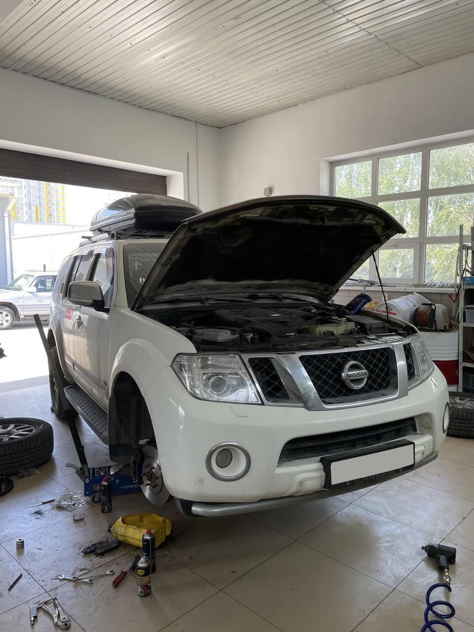 Ремонт и замена тормозов на Nissan Pathfinder в Анапе